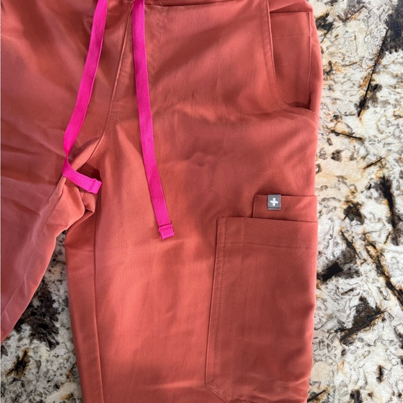 *FIGS SET* Yola™ Skinny Scrub Pants [XS] & Catarina™ One-Pocket Scrub Top [XS] - Picture 8 of 15